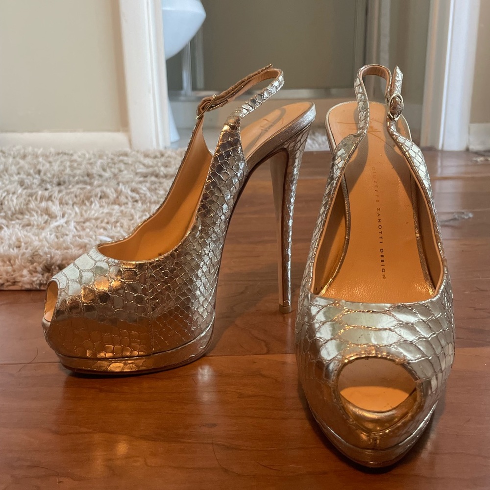 Giuseppe Zanotti Gold Metallic Heels